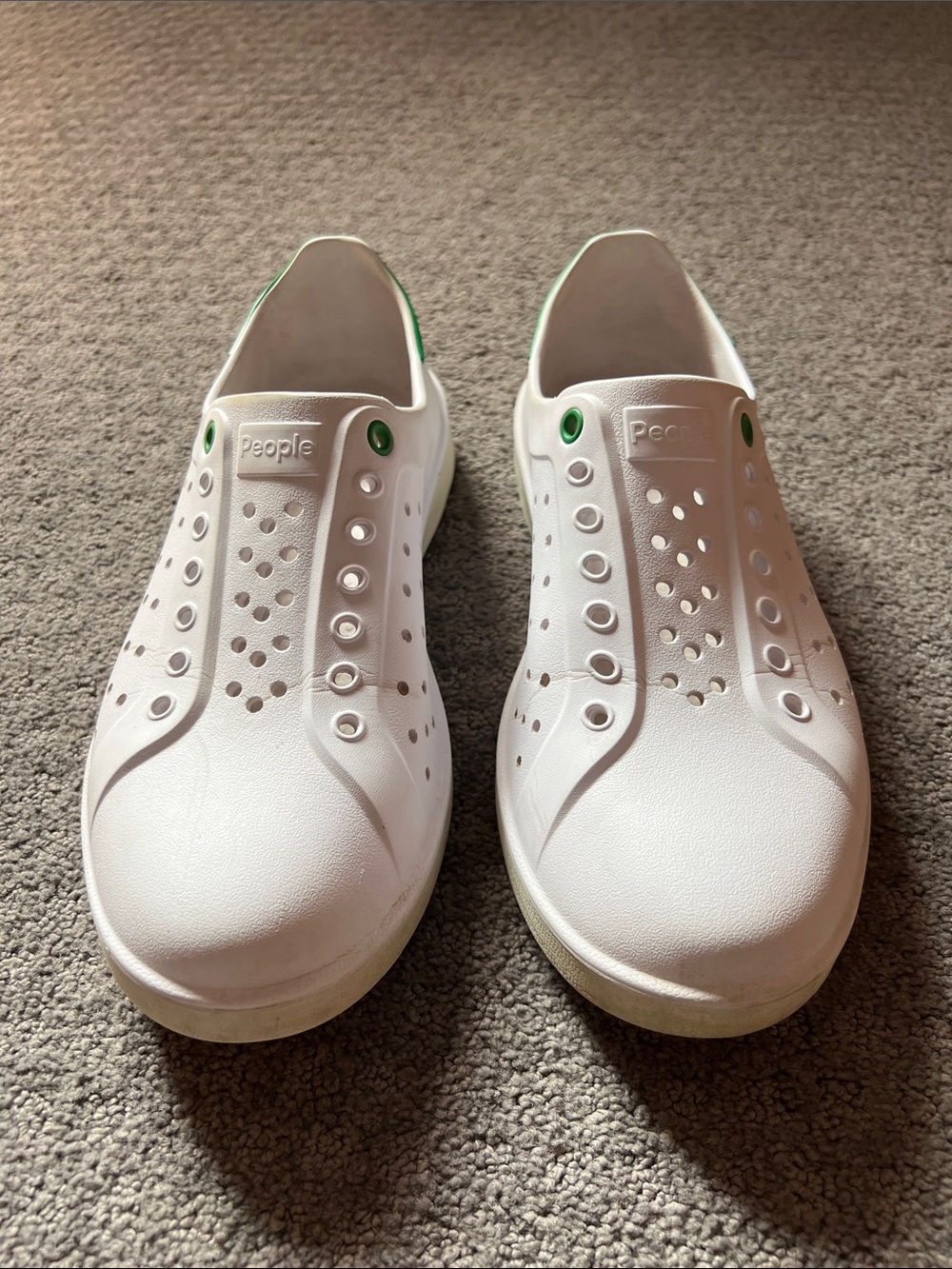 People footware slip on sneakers.  100% synthetic.  Men’s size 8 or women’s 9.5